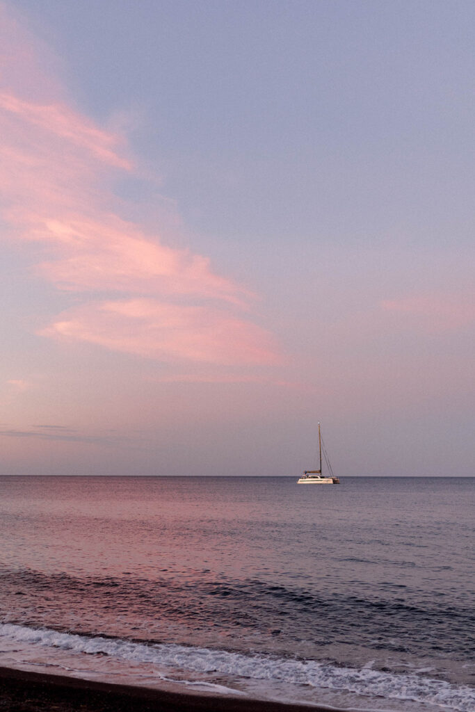 sailboat in Santorini at sunrise

Three Key Things To Consider When Planning a Coastal Wedding